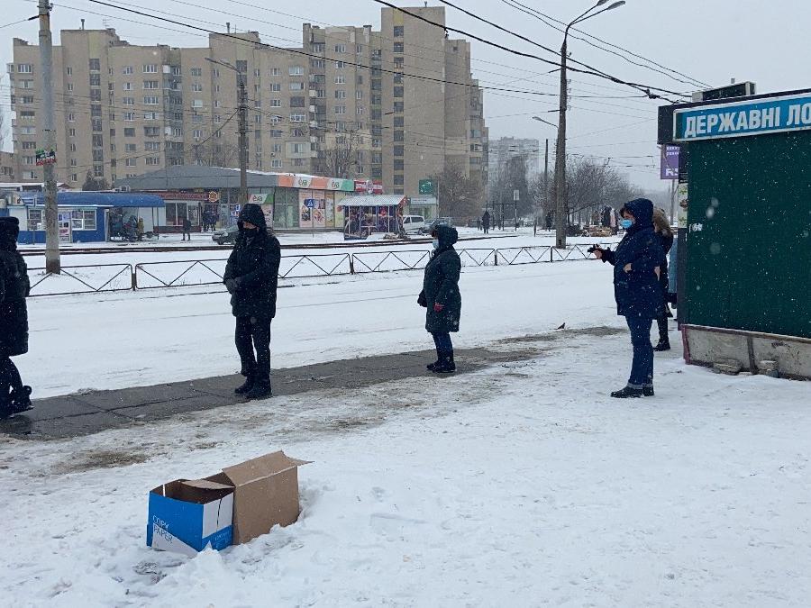 Ukrayna'da kar hayatı felç etti: Sıcaklık eksi 14'e kadar düştü