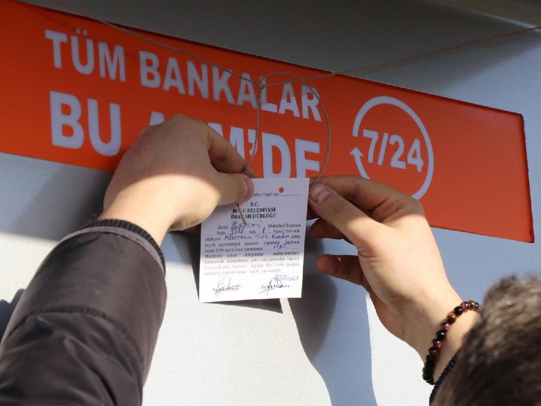CHP'li belediye kaçak bankamatikleri mühürledi