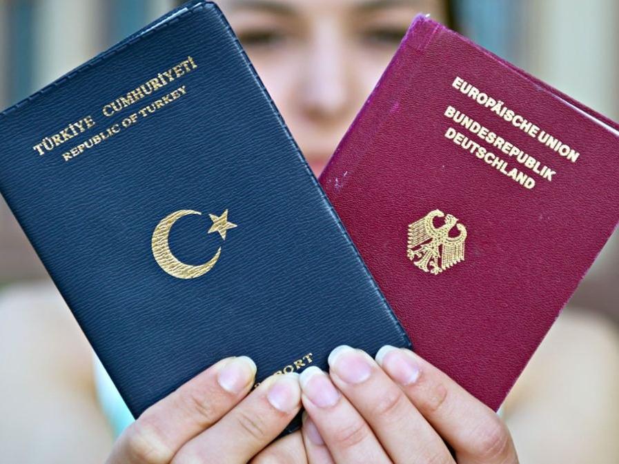 Almanya’da pasaport krizi boyut değiştirdi: Noter turizmi