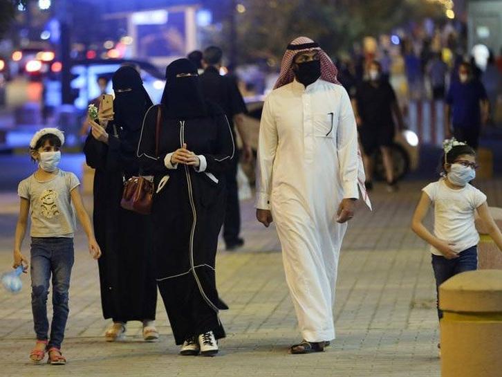 Suudi Arabistan'da corona önlemleri uzatıldı