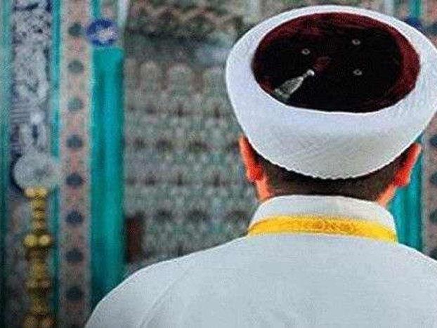 Taciz iddiasıyla yargılanan cami imamı emekli edildi