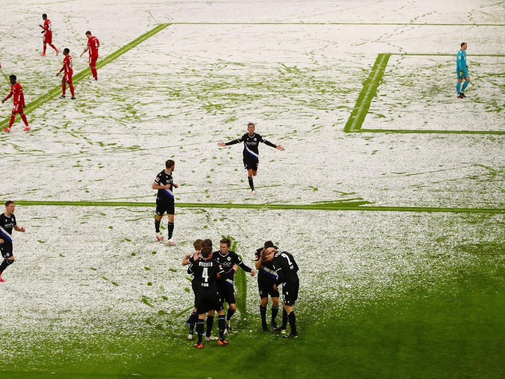 Allianz Arena karla kaplandı 15 dakikada kusursuz hale getirdiler!