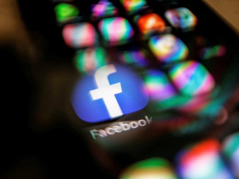 Facebook paylaşımları engelledi, ülke karıştı