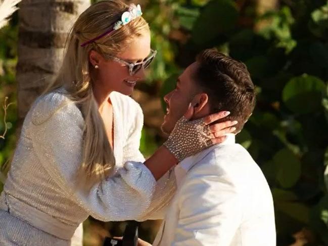 Paris Hilton, sevgilisi Carter Reum ile nişanlandı