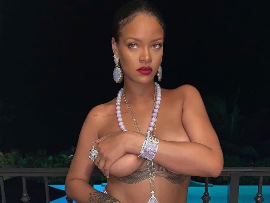 Rihanna'nın üstsüz paylaşımı diplomatik kriz çıkardı