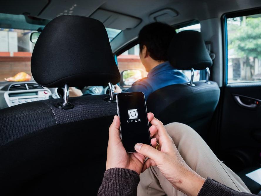 İngiltere'den Uber'e kötü haber: Sürücülere asgari ücret ve tazminat hakkı