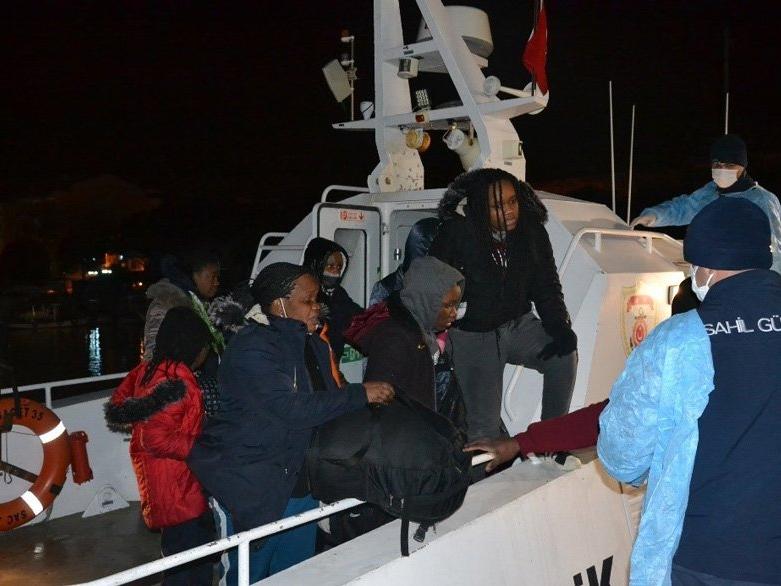 Dikili açıklarında 36 göçmen kurtarıldı