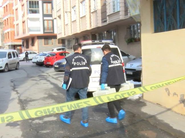 Gaziosmanpaşa'da baba iki oğlunu silahla vurdu