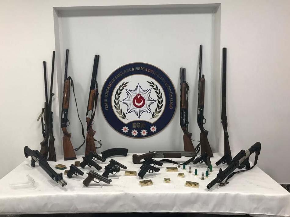 İzmir'de silah kaçakçılığına 9 tutuklama