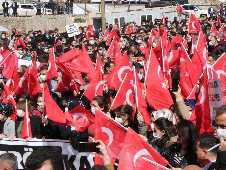Şırnak'ta, Gara şehitleri için 'teröre lanet' yürüyüşü