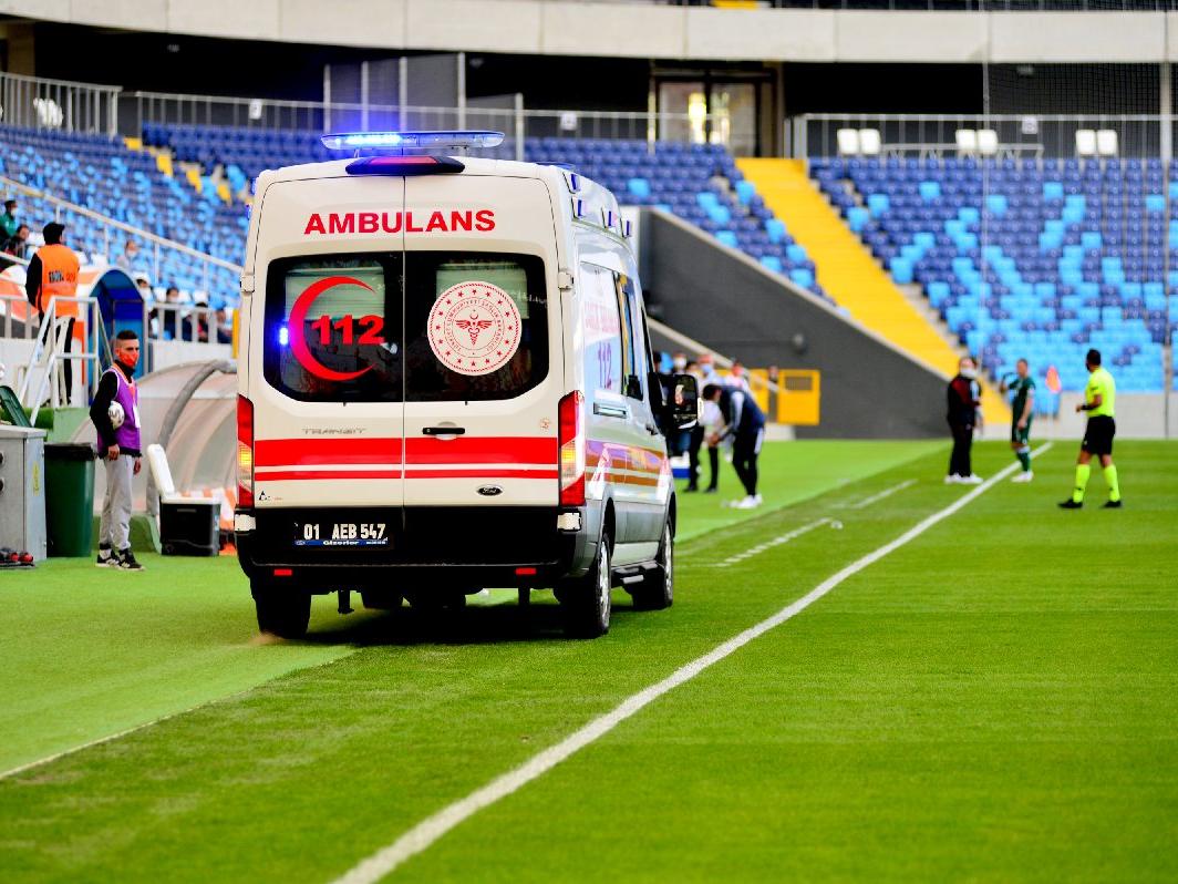 Adanaspor kalecisi Goran Karacic maçta fenalaştı