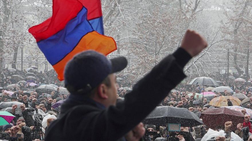 Son dakika... Ermenistan Ordusu: Başbakan istifa etsin