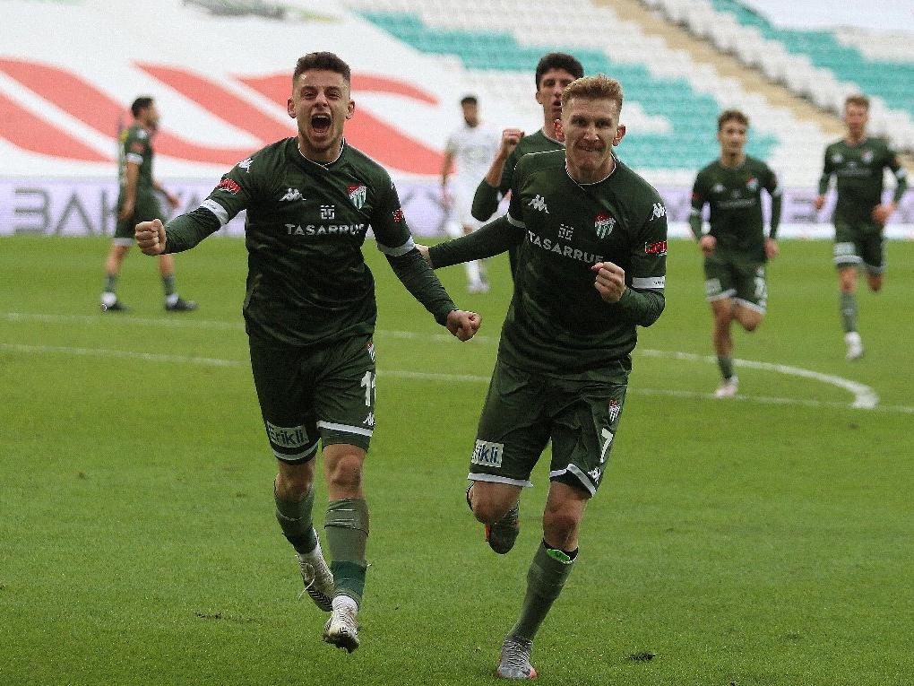 Bursaspor 2-0'dan geri döndü, Akhisar'ı dağıttı