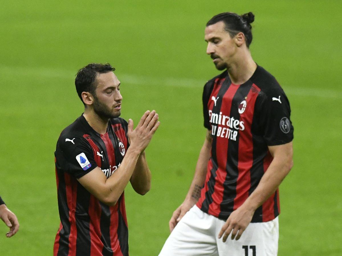 Milan'a Hakan Çalhanoğlu ve Ibrahimovic'ten kötü haber