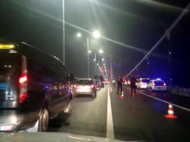 15 Temmuz Şehitler Köprüsü'nde intihar girişimi: Trafik yoğunluğu yaşanıyor