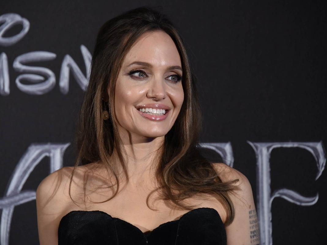 Angelina Jolie'nin Churchill tablosu rekor fiyata satıldı