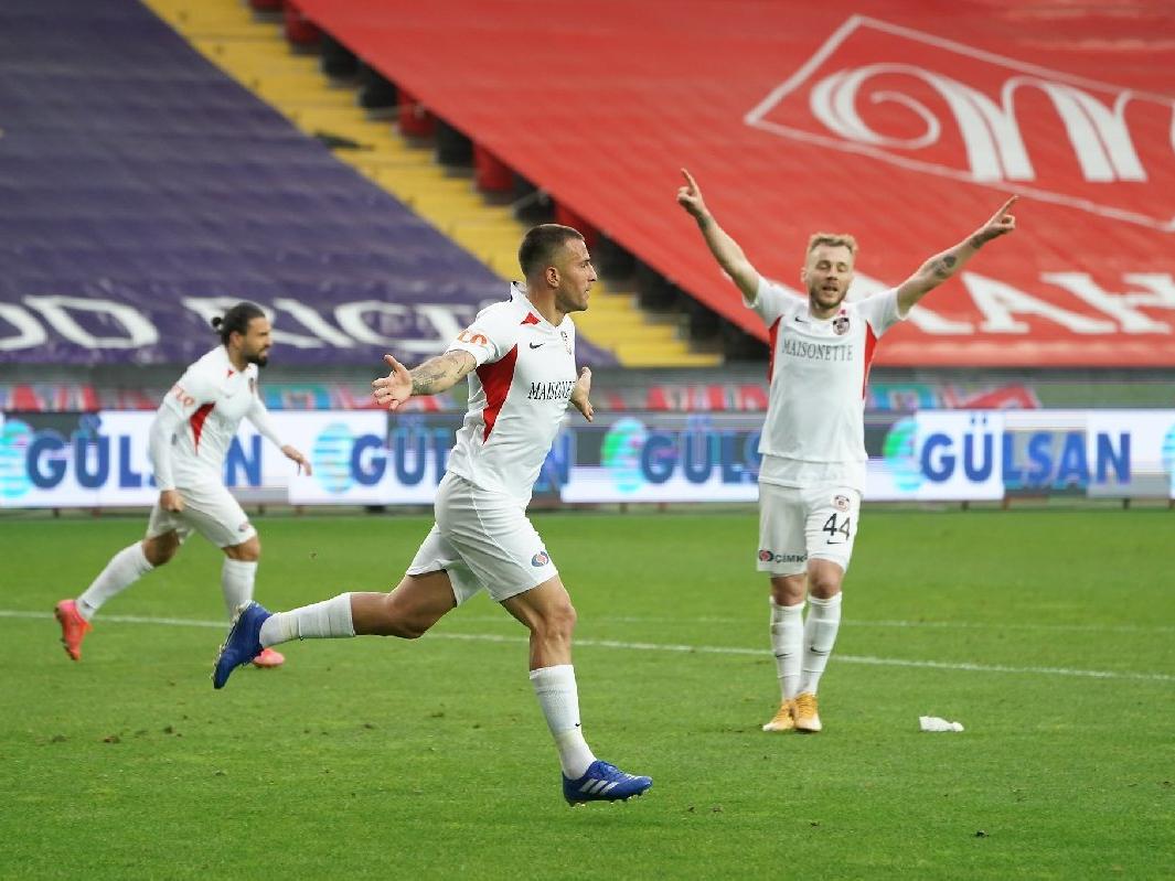Gaziantep FK, Gençlerbirliği'ni 10 kişiyle mağlup etti
