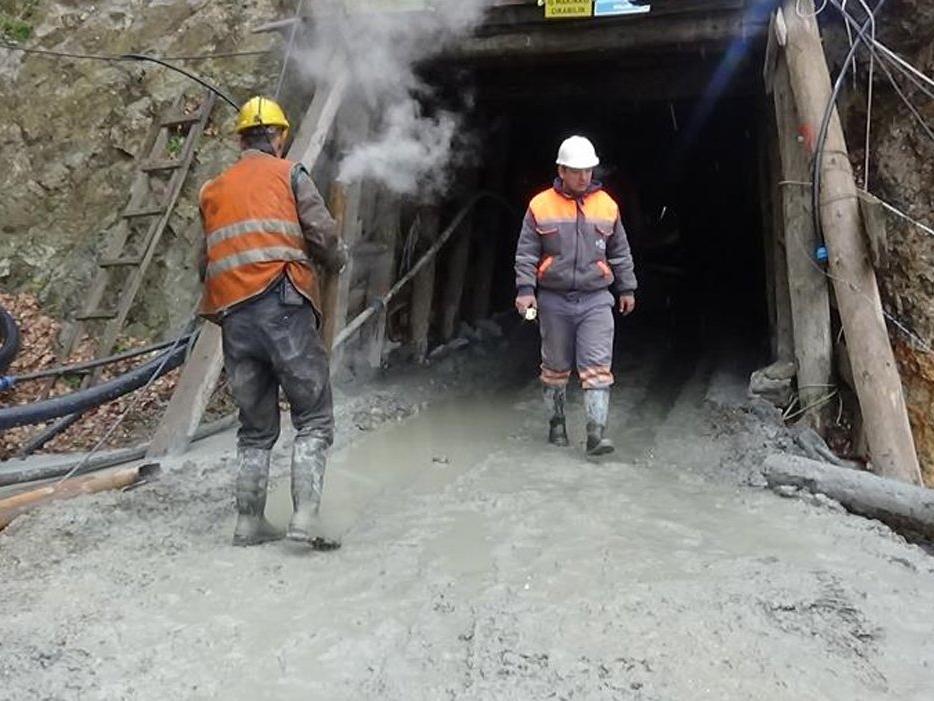 Göçük altında kalan madenciyi arama çalışmaları ikinci gününde de devam ediyor