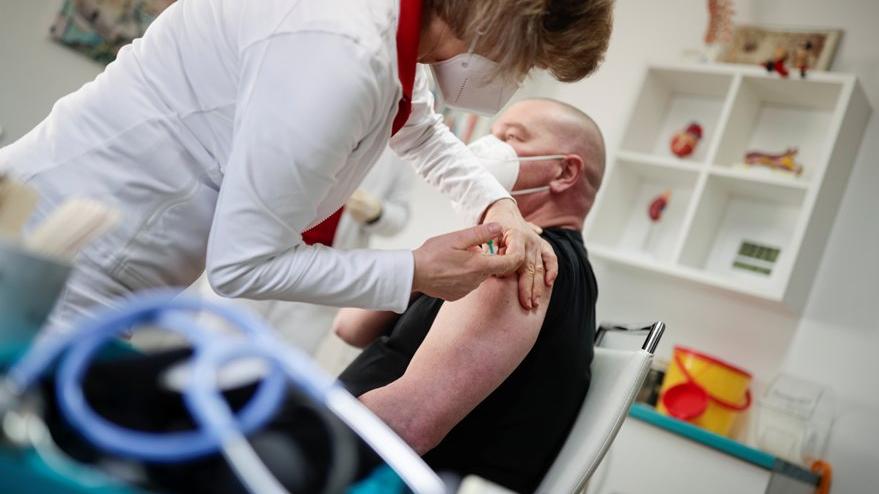 Almanya'da vaka sayısı 2 milyon 471'i geçti