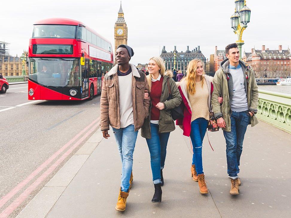 İngiltere'de mezun olan yabancı öğrencilerle ilgili yeni karar! Çalışmak için 2 yıl daha kalabilecekler