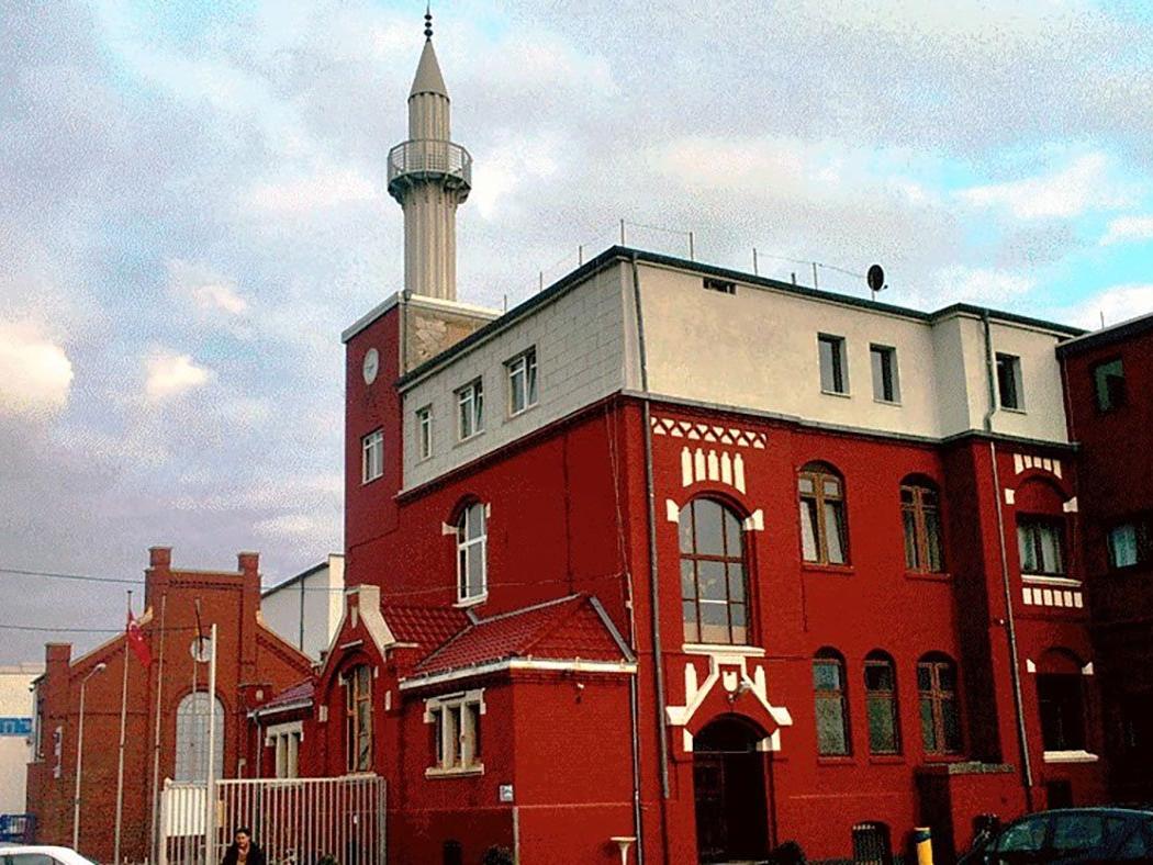 Almanya'da corona Türk camilerini kapattırdı... Cemevinde lokma can aldı