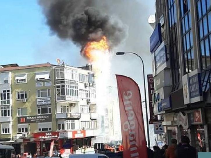 İstanbul'da 6 katlı dershanede yangın