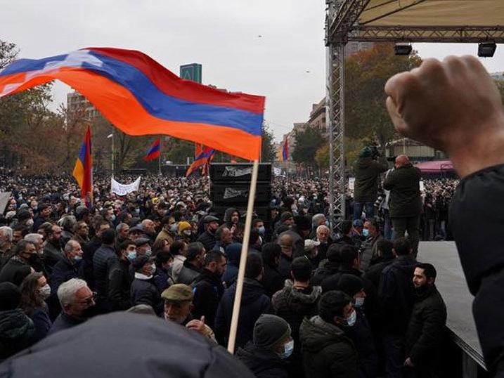 Ermenistan muhalefeti yeniden sokağa indi