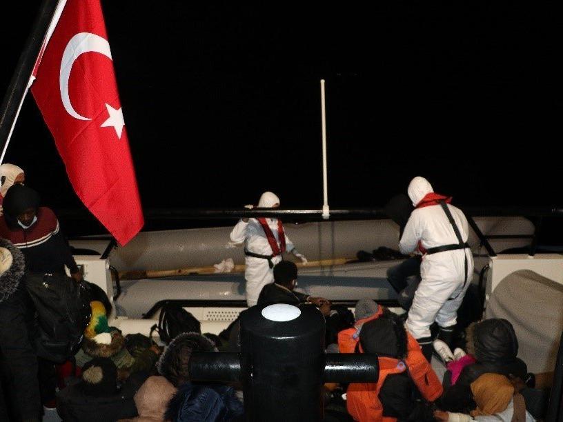 36 kaçak göçmenin yardımına Sahil Güvenlik yetişti