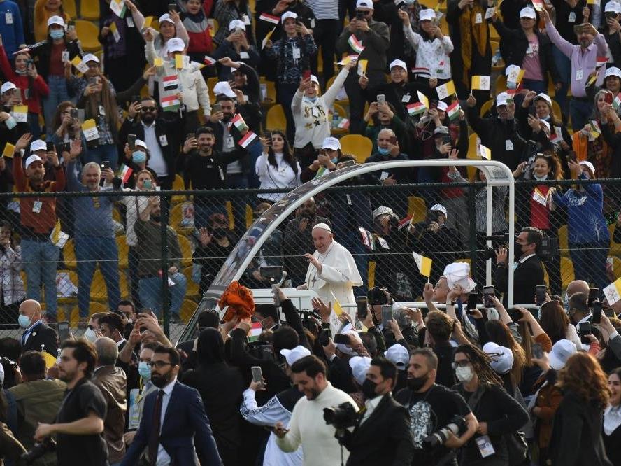 Papa Francis'ten Erbil’de 10 bin kişilik ayin
