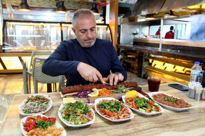 Boris Johnson'a Adana'dan kebap daveti - Sözcü