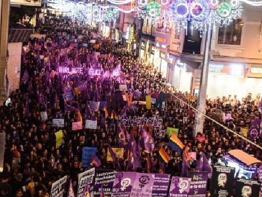 İstanbul Valiliği duyurdu: 'Feminist Gece Yürüyüşü'nde 13 gözaltı