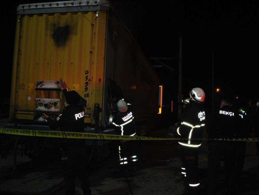 İhracat trenine kaçak binmek isteyen 2 mülteci akıma kapıldı