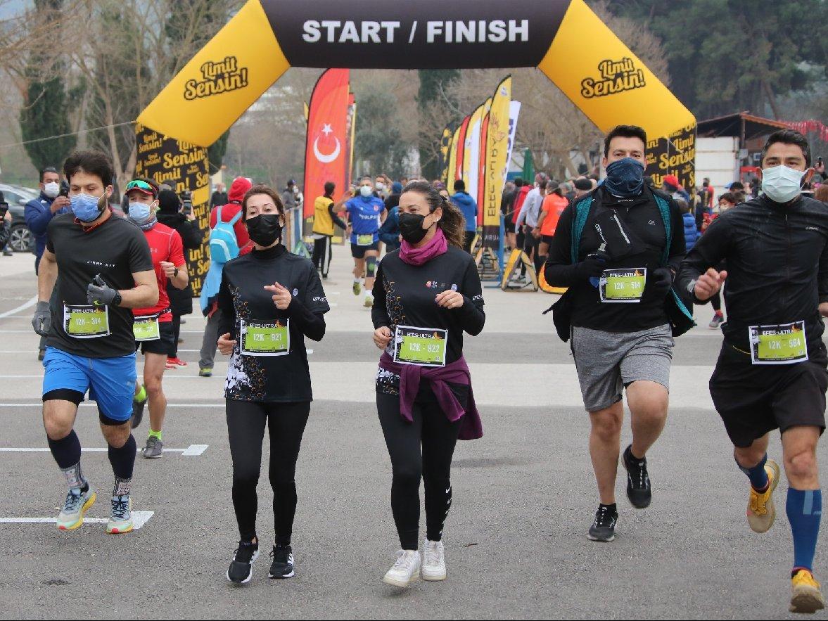 4. Efes Ultra Maratonu'na yoğun ilgi... Belediye Başkanı da koştu