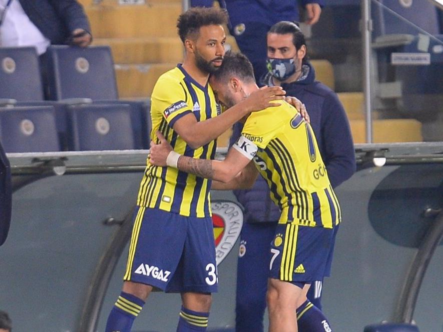 Fenerbahçe'de Gökhan Gönül şoku... İlk yarıyı tamamlayamadı