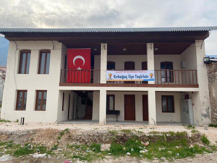 Kırkağaç’taki tarihi han AKP ilçe binası yapıldı