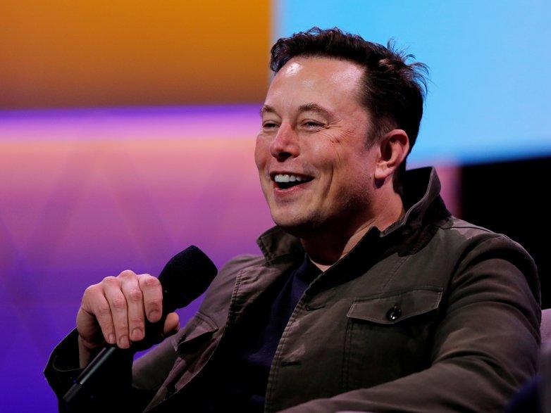 Elon Musk fabrikayı açtı corona vakaları patladı