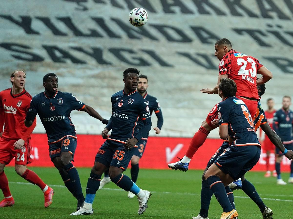 Beşiktaş-Başakşehir maçı nefes kesti... Türkiye Kupası'nda ilk finalist belli oldu