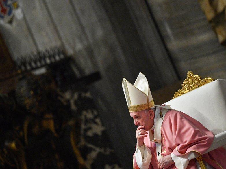 Vatikan: Eşcinsel evlilikleri kutsayamayız
