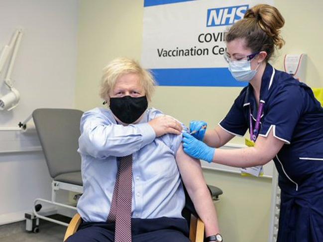 Boris Johnson Oxford-AstraZeneca aşısının ilk dozunu oldu