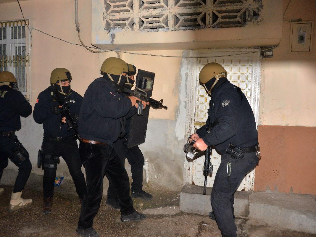 Peş peşe operasyonlar... Gözaltına alınanlar arasında HDP'li yöneticiler de var