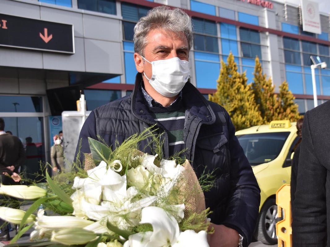 Kayserispor'un yeni teknik direktörü Hamza Hamzaoğlu, Kayseri'ye geldi