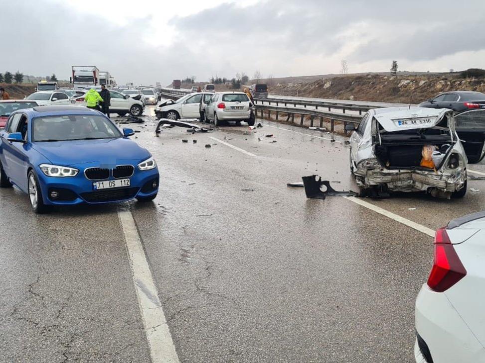 Ankara'da zincirleme trafik kazası! Yaralılar var