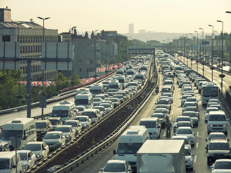 Şubat ayında trafiğe yüzde 35 daha az taşıt kaydı yapıldı