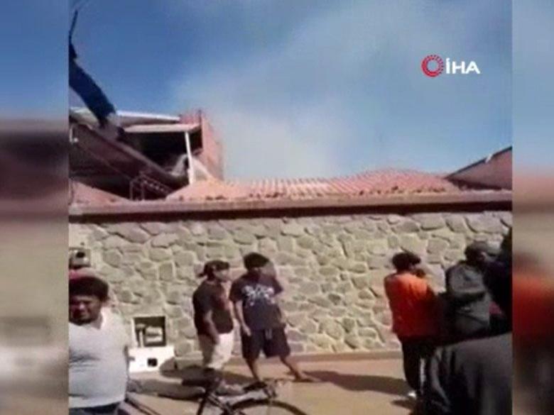Bolivya’da askeri eğitim uçağı evin üzerine düştü
