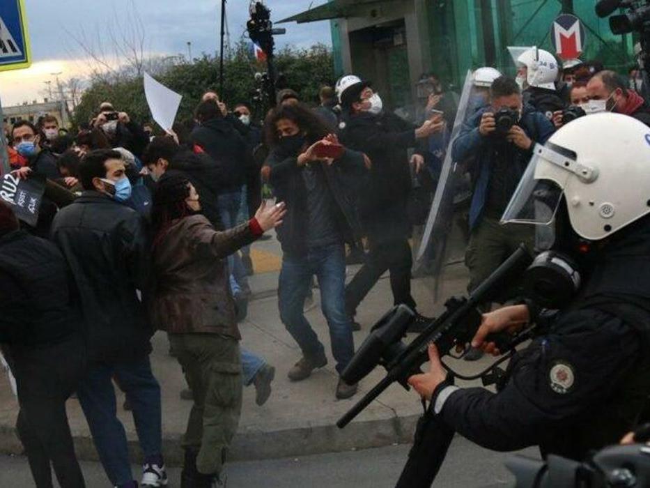 Kadıköy’deki Boğaziçi eylemlerine katılan 2’si tutuklu 23 kişiye dava açıldı