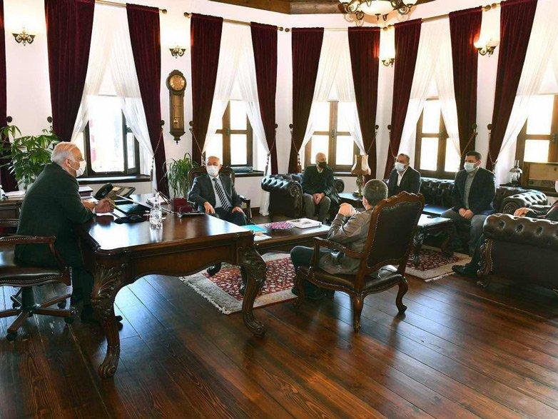 AKP’li başkan ‘Acil’ dedi makam odasını yeniledi
