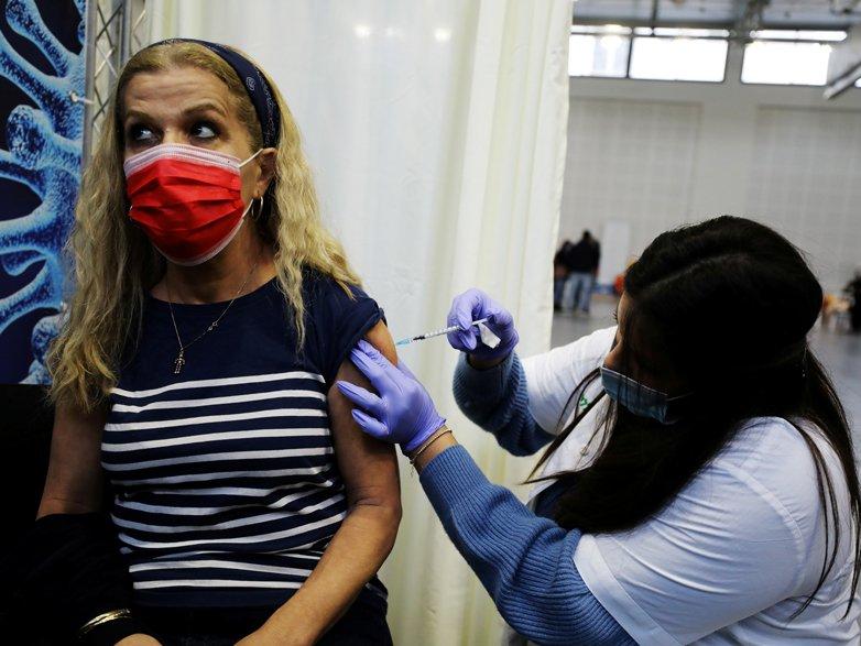 İsrail'de nüfusun çoğuna corona aşısı yapıldı