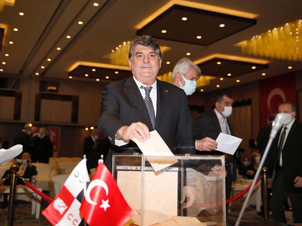 Türkiye Jokey Kulübü'nde Serdal Adalı 4. kez başkan seçildi
