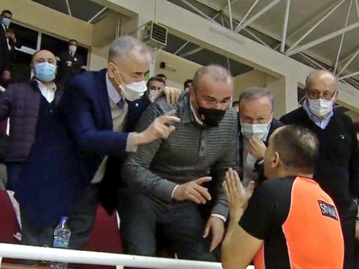 Galatasaray, Büyükçekmece Basketbol'a mağlup oldu ortalık karıştı