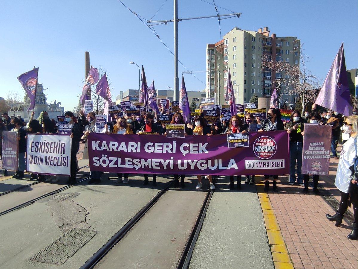 Kadınlar, İstanbul Sözleşmesi için yürüdü: Kararı geri çek, kadını yaşat
